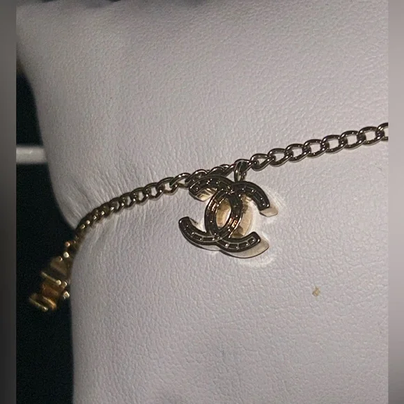 /traded/Chanel Matelasse CC Charm Bracelet in Gold Tone - Picture 5 of 16